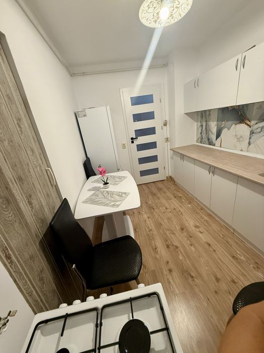 Inchiriez apartament 2 camere Prundu