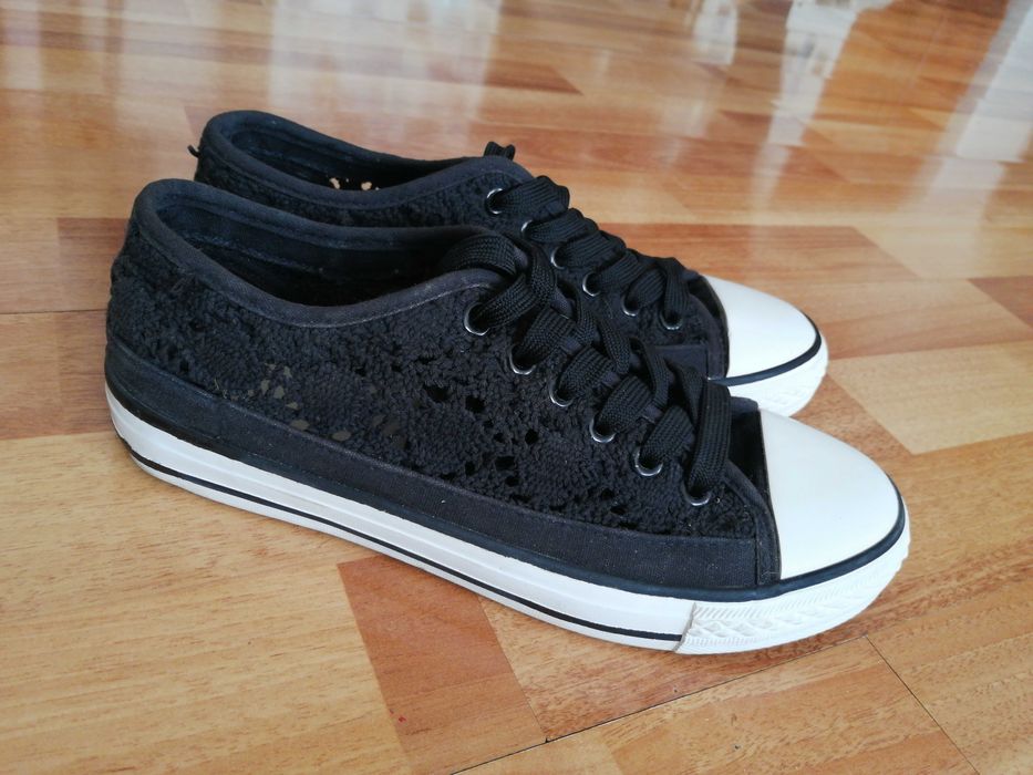 Летни кецове с имитация на дантела