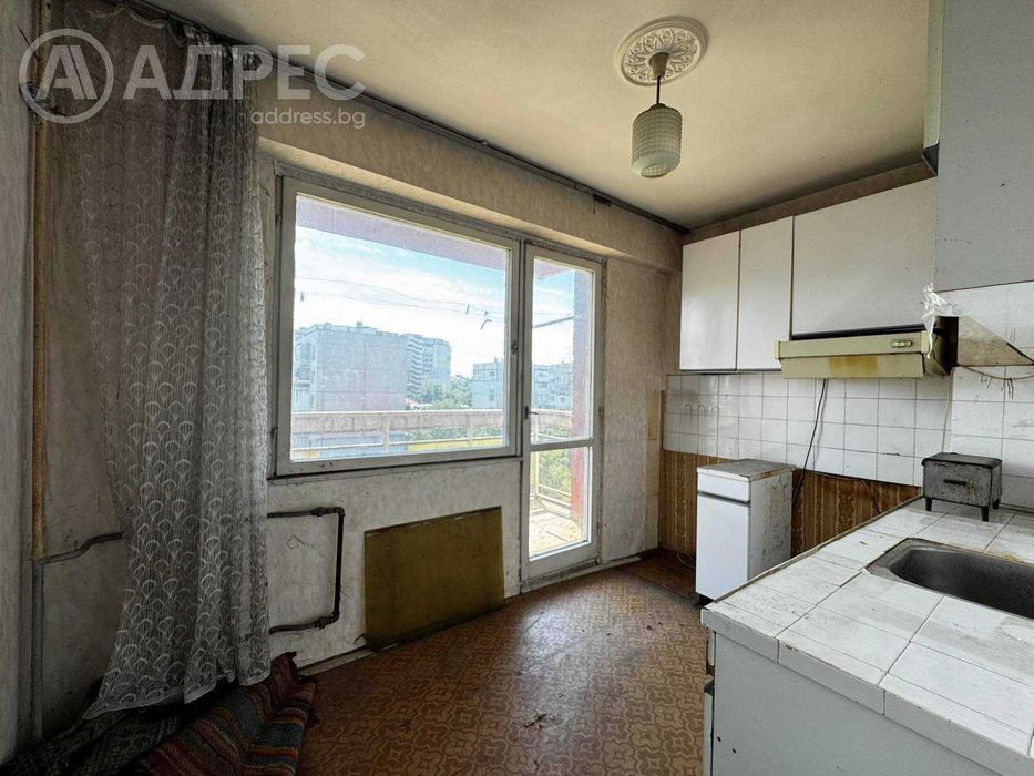 Двустаен апартамент, Широк Център, 56 кв.м., ет. 8, за ремонт