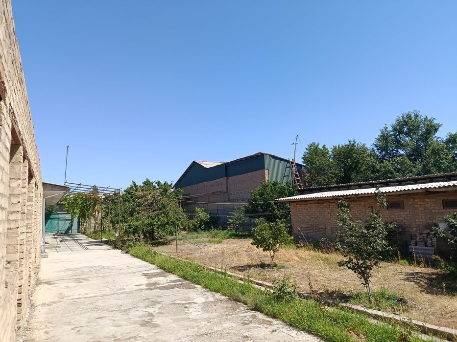 Yer Sotiladi 2 sotix yoki 4 sotix dan. Сотиги 15.000.