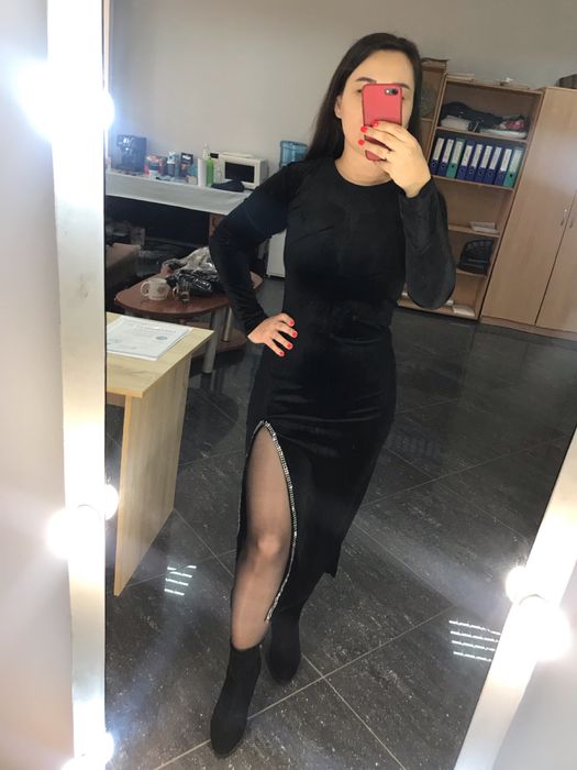 Платье с разрезом