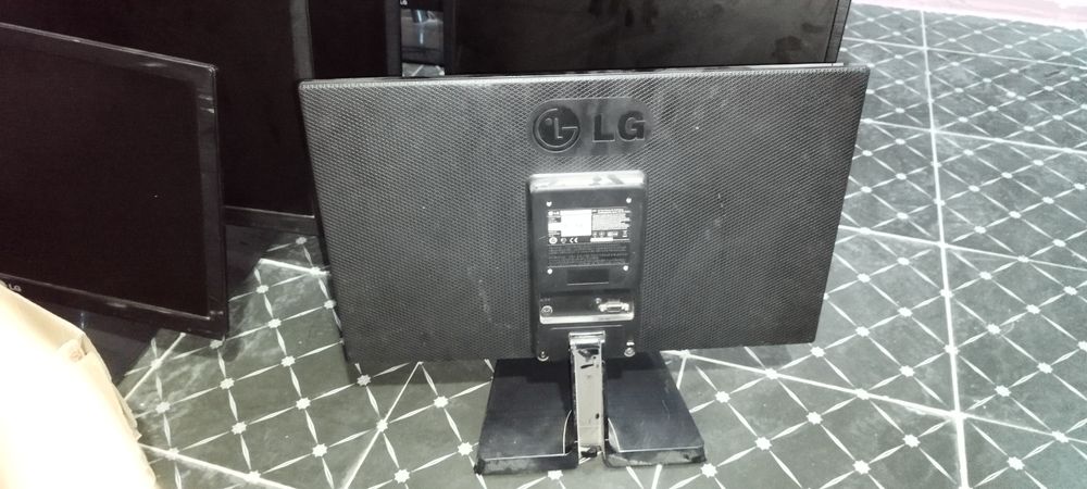 Monitor 22' 60-75Ghz