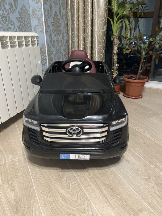 Продается  десткая машинка новая