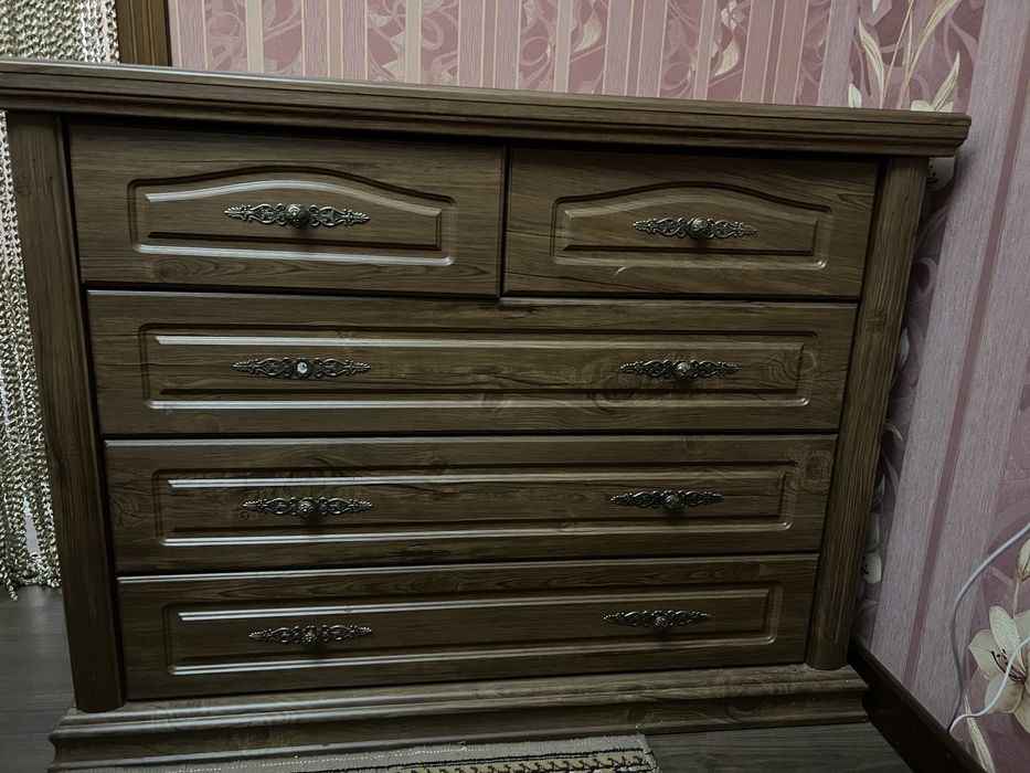 Продаю мебель от Keng Makon из настоящего дерева