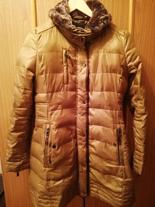 Пуховик, б/у, в нормальном состоянии.