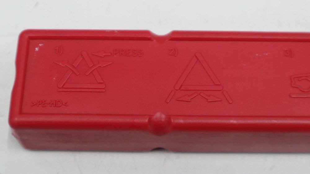 НОВИ ОРИГИНАЛНИ аварийни триъгълници BMW