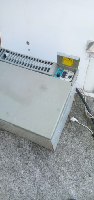 Продавам хладилник на газ, 12В и 220В