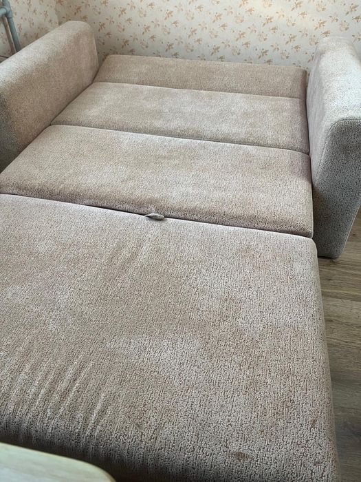 Раскладной диван в хорошем состоянии.