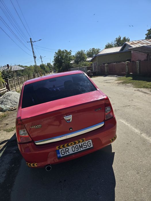 Vând Dacia Logan