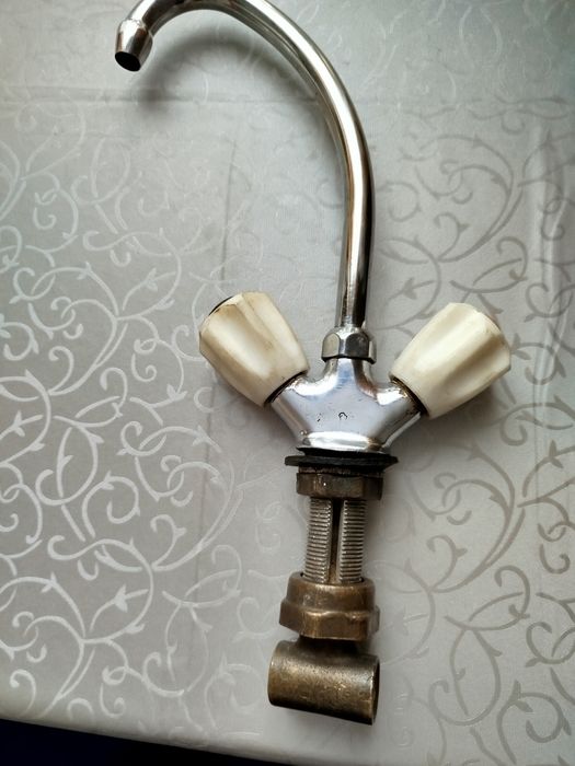 Продам смеситель для кухни советский