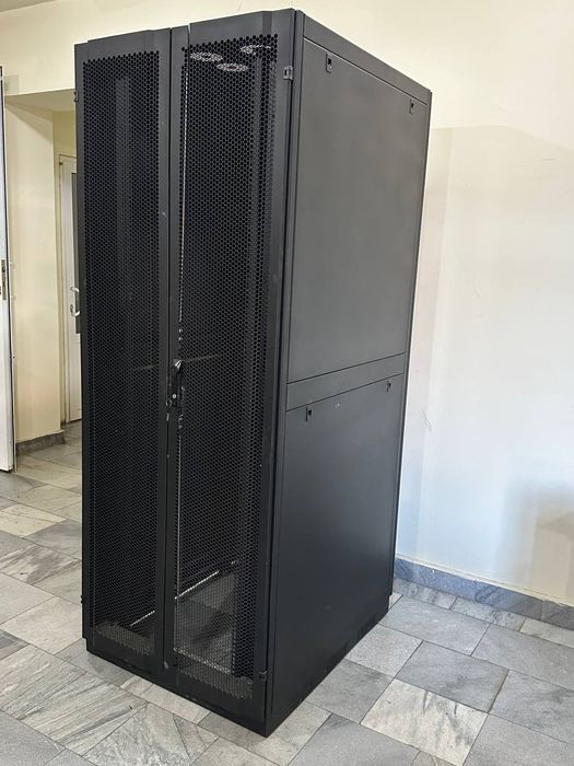 Шкаф настенный 42U