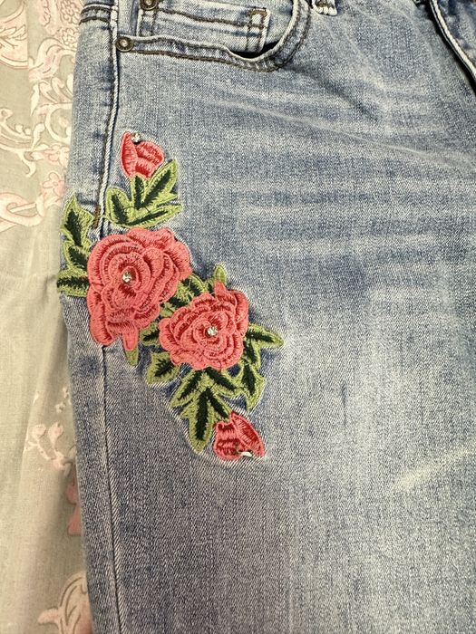 Уникални дънки с бродерия ONLY-размер 27