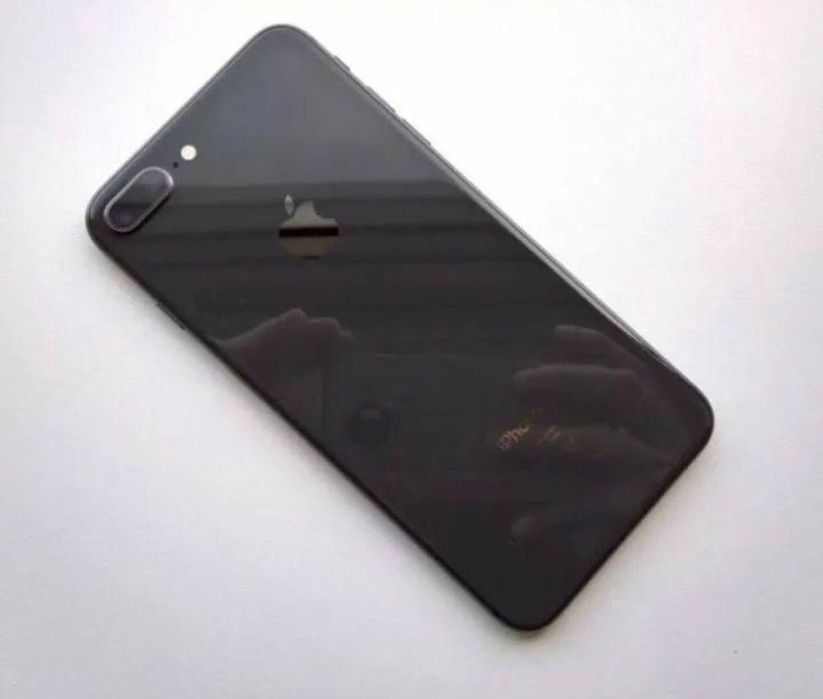 Продам айфон 8+ срочно