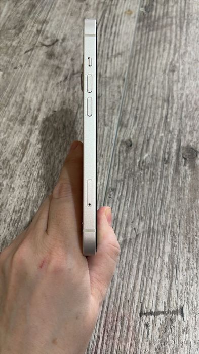 Продам Iphone 13