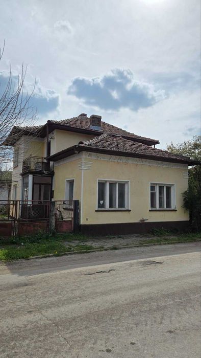 Продавам група от къщи в с.Катунец, Ловешко