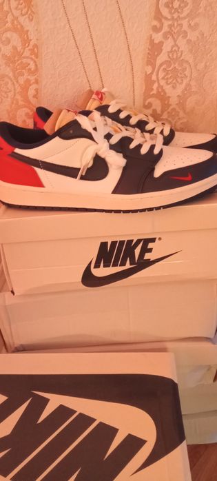 Кроссовки летние