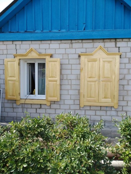 Деревянные окна, ставни