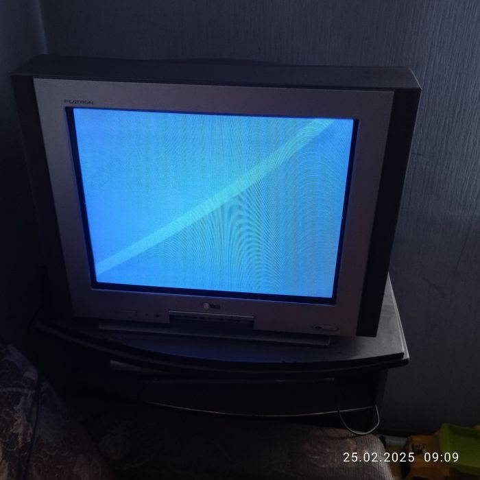 Продам телевизор LG.