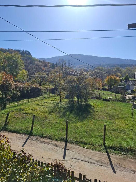 Продава се парцел с къща в с. Горна Диканя