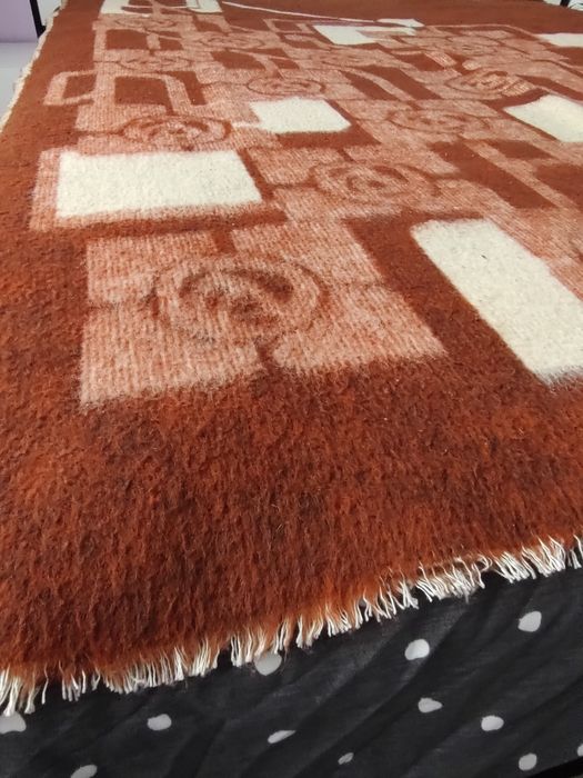 Одеала чисто нови