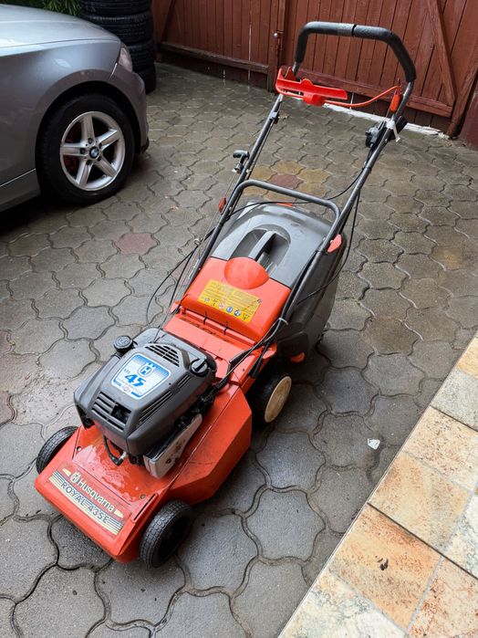 Mașină de tuns iarba Husqvarna perfect funcțională!!
