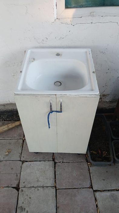 Продам тумба для моика 8000т