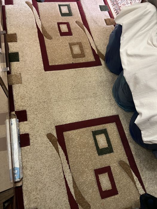 продаются три ковра  срочно оптом по хорошим ценам