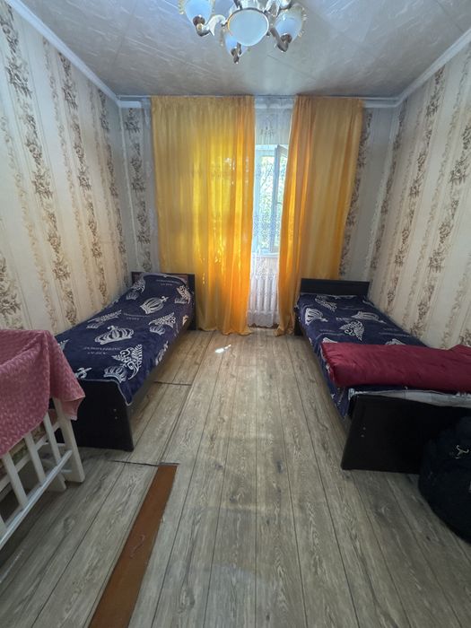 Кровати 2 штуки. Диван 4 метра