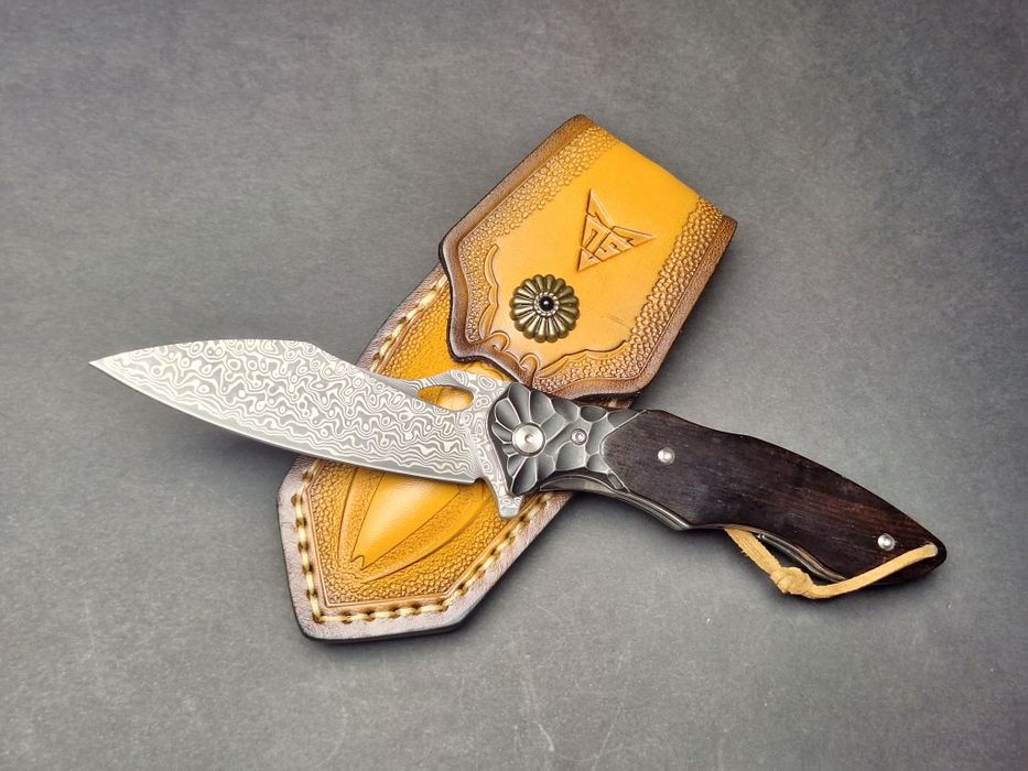 Сгъваем нож от дамаска стомана VG-10 и кожен калъф