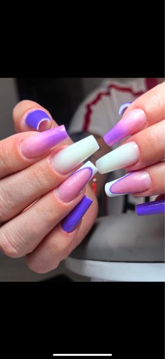 Stilist protezist . Aplic unghii cu gel