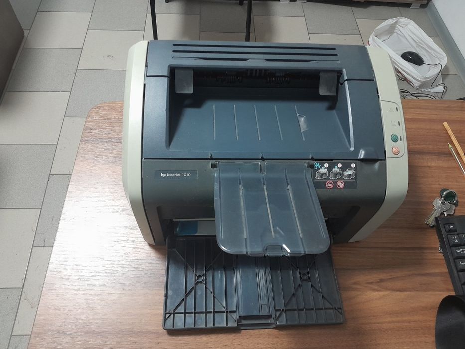 Принтер на запчасти hp 1010