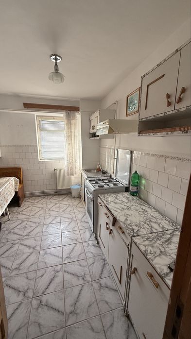 Vând apartament 3 camere zonă centrală