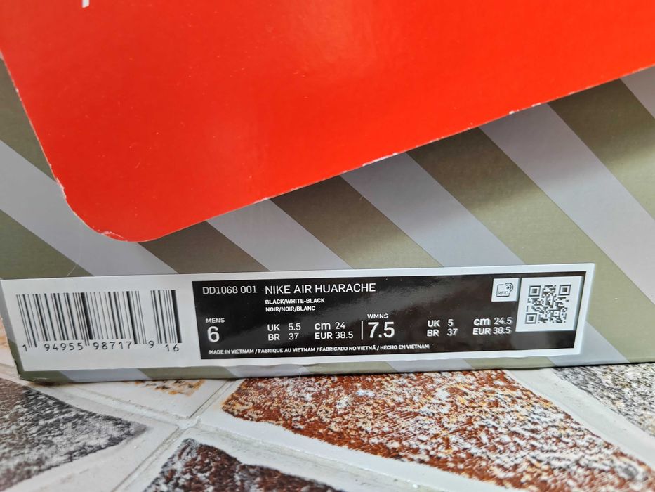 Nike Air Huarache
Black/ White-Black