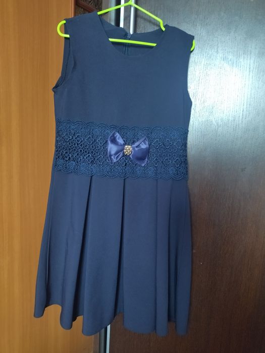 Продам утеплённые джинцы на девочку 36 размер.