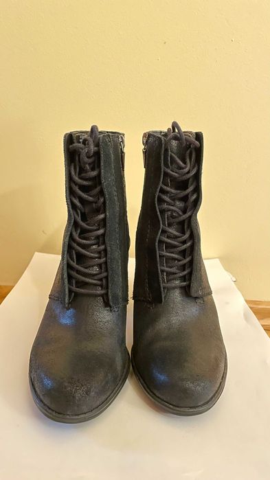 Ghete CLARKS piele naturala intoarsa, femei, marime 38