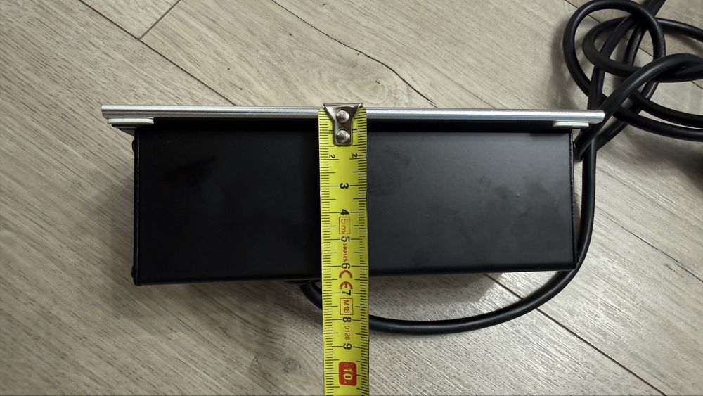 Priza incastrabila in blat cu capac glisant - argintie - 3 iesiri/posturi