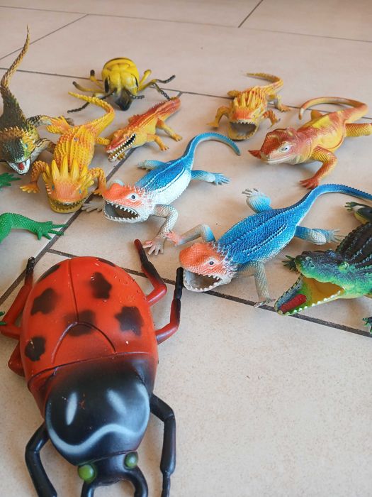 Soparle si insecte, set 12 bucati