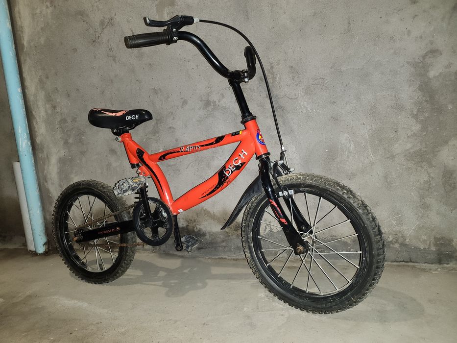 Велосипед где-то на 9 лет +- в зависимости от роста