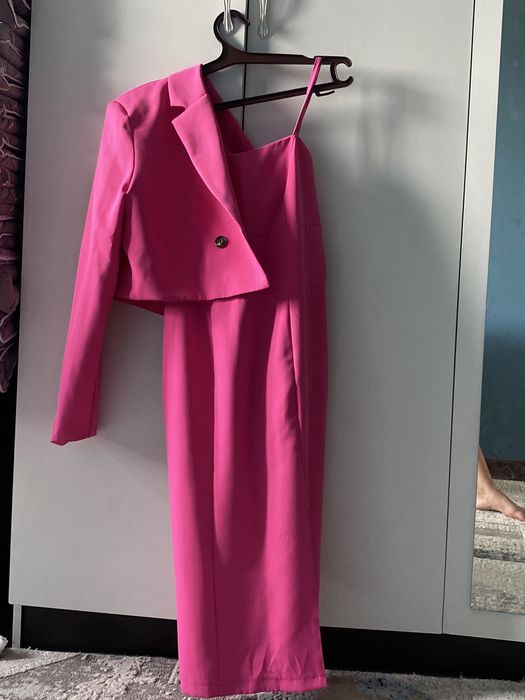 Қыздар киімдер сатылады