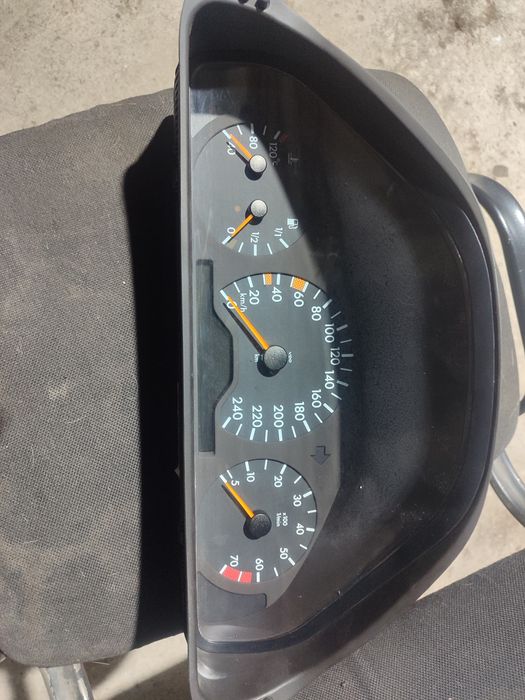 Запчасти на Мерседес W210 E230 лупар