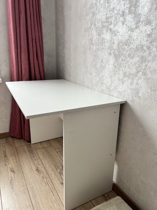 Писменный стол либо для ресепшн