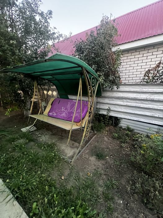 Садовой качели .