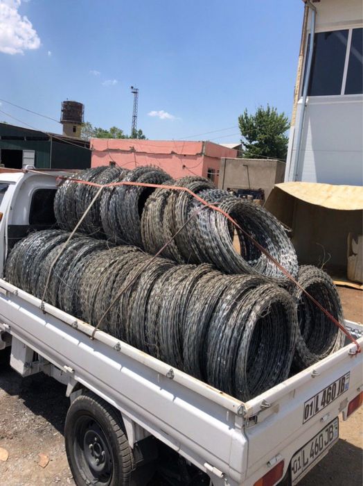 Колючая проволока и егоза наилучшая защита от несанкционированного