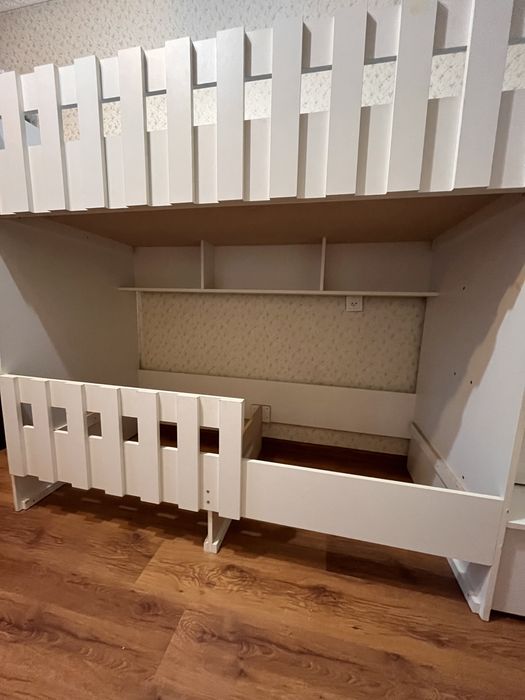 Двухъярусная кровать