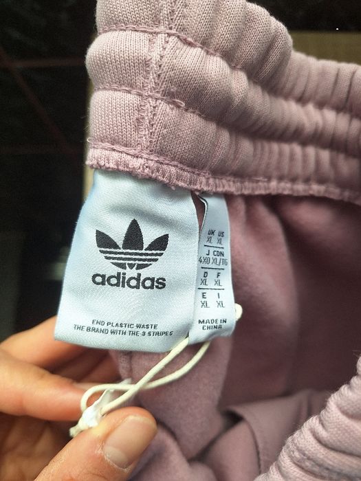 Ново долнище адидас