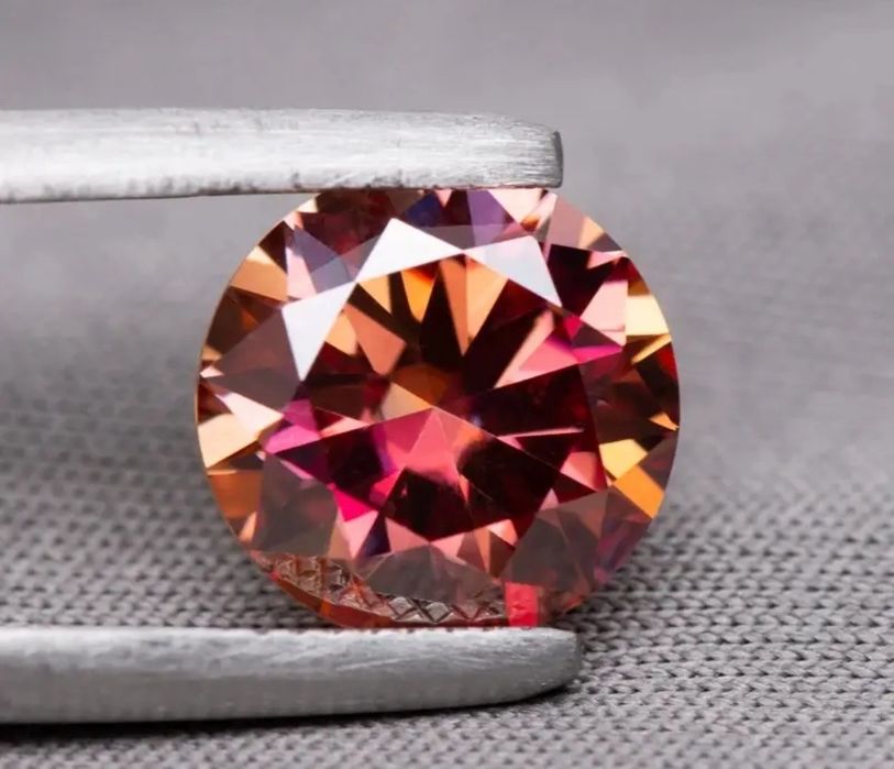 Pietre Moissanite GRA  originale, diverse mărimi, culori, cut-uri