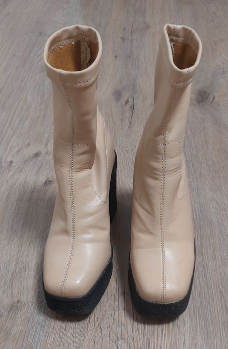Бежов  цвят боти