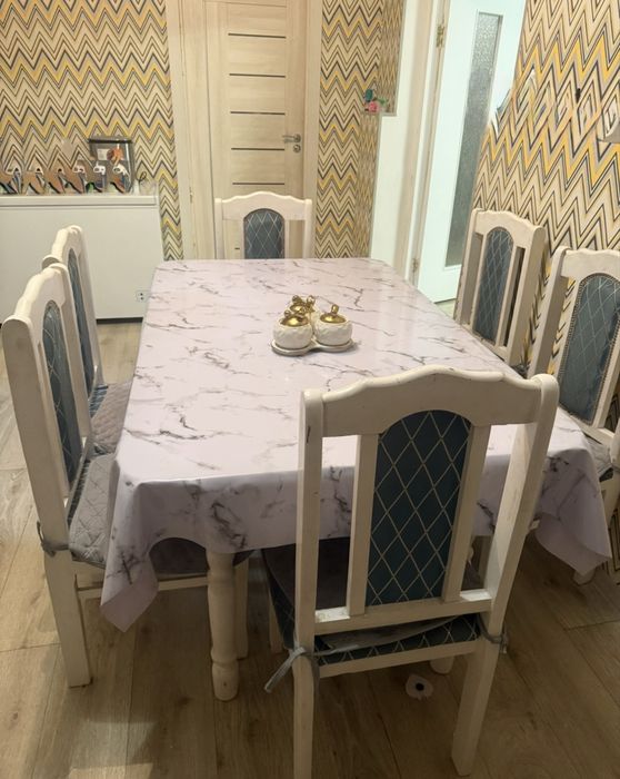 Продам срочно Стол со стульями