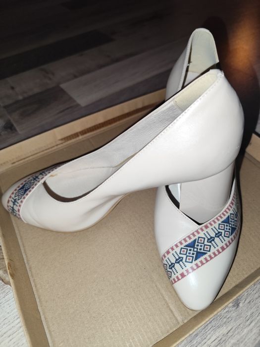 Pantofi piele noi mar. 40