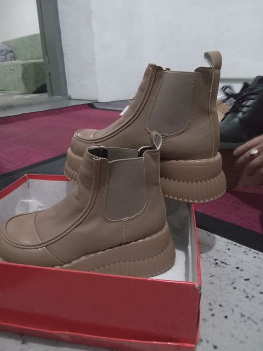 Продам женскую обувь,37 размера.Молодежные,стильные и красивые